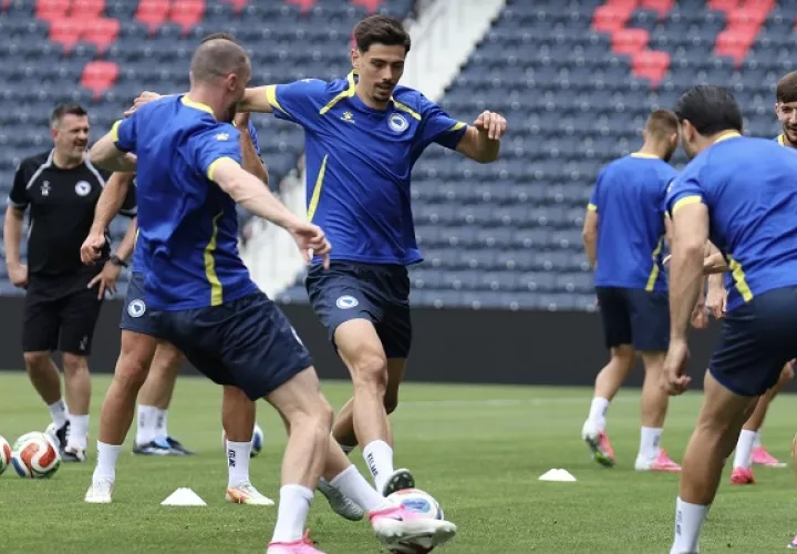 La Selección de Bosnia y Herzegovina durante la práctica que realizó en el Energy Park, en St. Louis, Missouri, Estados Unidos