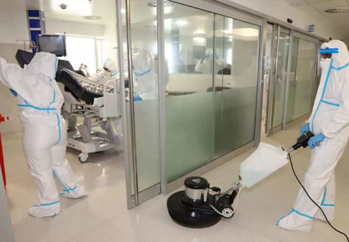 El proyecto contempla recurso humano, insumos, productos y equipos especializados para la limpieza y desinfección hospitalaria.. Foto: Cortesía