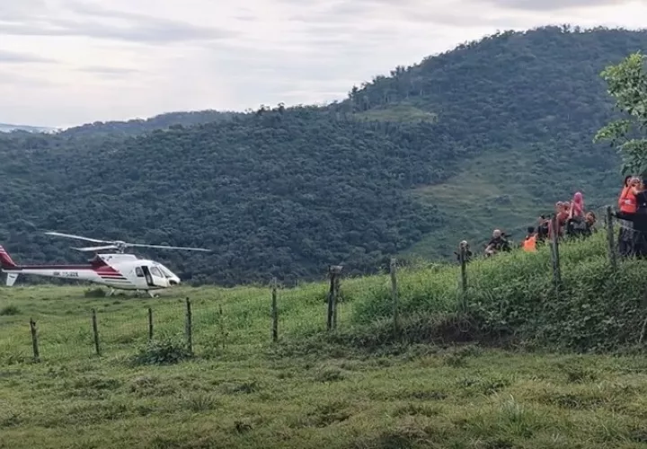 Cuatro de los excursionistas tuvieron que ser evacuados en un helicóptero privado.  /  Imagen Sinaproc
