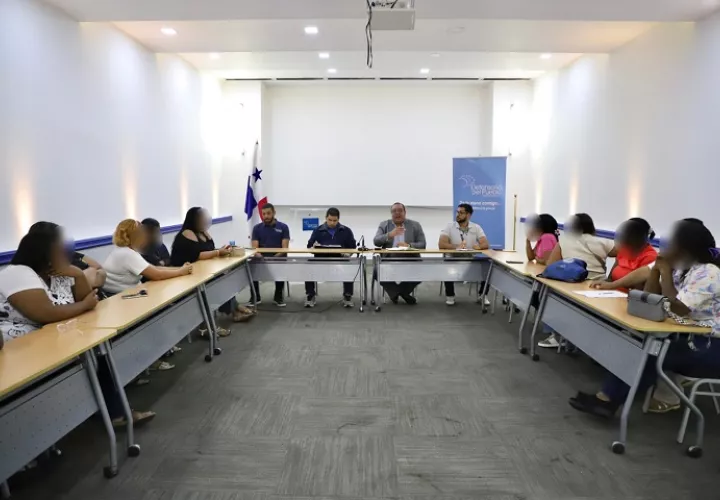 Familiares de reos se reunieron con representantes de la Defensoría del Pueblo.  /  Foto: Defensoría 