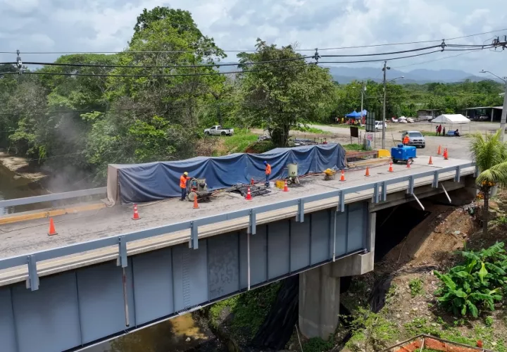 El Ministerio de Obras Públicas (MOP) informó que ya hay contratos adjudicados para rehabilitar distintos tramos de la carretera a nivel nacional.