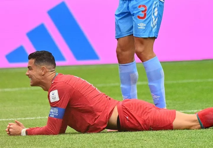 Cristiano Ronaldo en el suelo durante el partido de Portugal ante República Democrática del Congo. Foto: EFE
