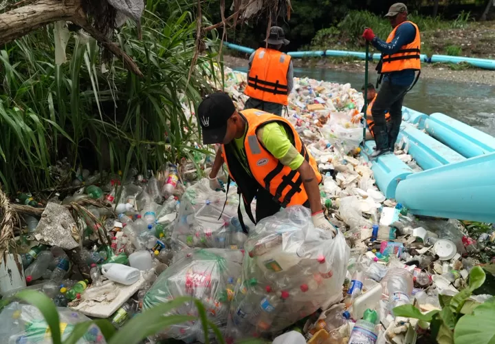Encuentran todo tipo de residuos en los ríos. Foto: Cortesía
