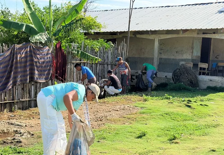 Con la medida de limpieza se busca eliminar los criaderos de mosquitos. Foto. Cortesía