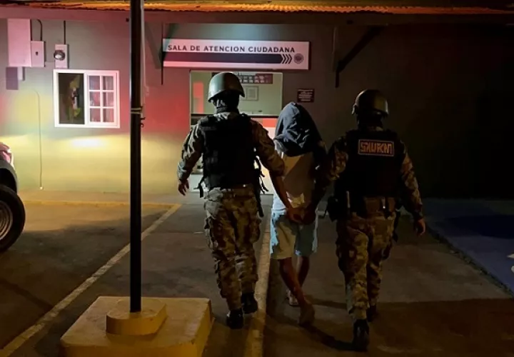 Ambos fueron retenidos.  /  Imagen: Senafront