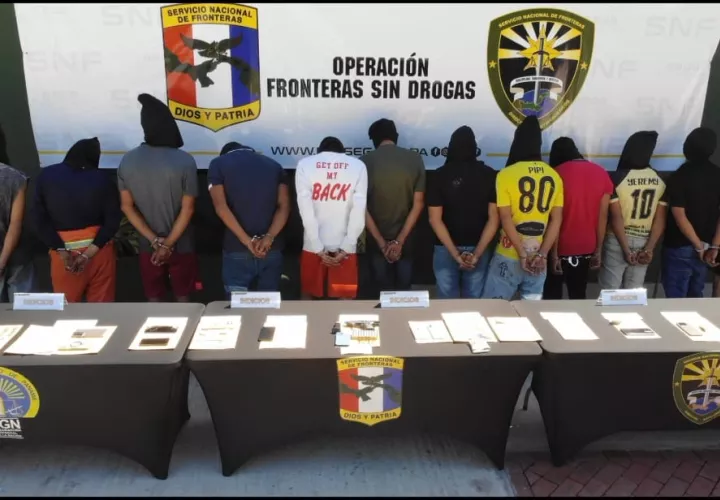  En las diligencias también se decomisaron 18 teléfonos celulares, dinero judicializado. Foto: Cortesía