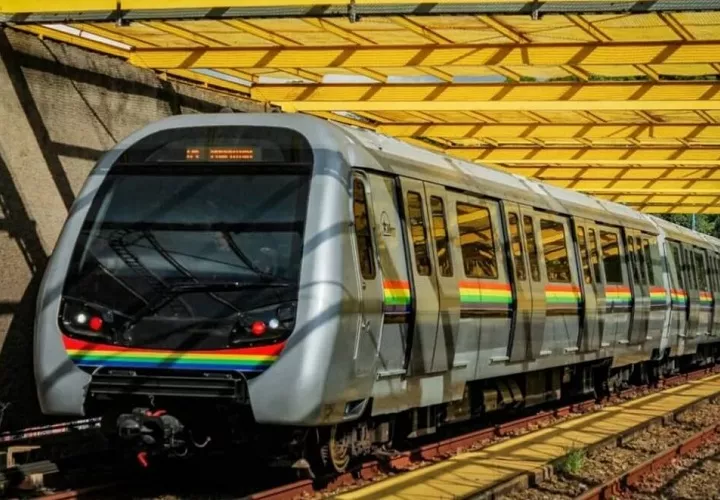 El Metro de Caracas indicó, en un comunicado publicado en Instagram, que la reactivación de las operaciones se lleva a cabo luego de haber culminado con éxito una revisión exhaustiva de toda la infraestructura, vías férreas y sistemas electromecánicos. Foto. Ministerio del Transporte de Venezuela