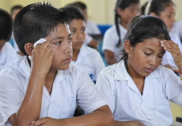 Los menores presentaron síntomas de deshidratación y agotamiento y tuvieron que ser trasladados al centro de salud de la comunidad para recibir atención médica