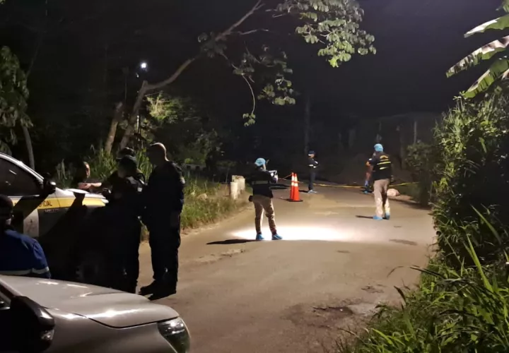 Las primeras versiones apuntan a que el móvil podría estar relacionado con un robo.