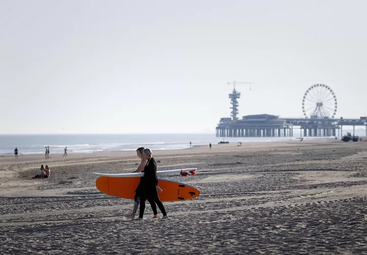 La mayor concienciación sobre los riesgos de las altas temperaturas y la aplicación del Plan Nacional contra el Calor han contribuido a reducir desde 2010 la probabilidad de fallecer durante los episodios de calor extremo. Foto. EFE