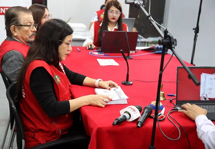 Tras la proclamación este viernes de los resultados electorales, Fujimori recibirá las credenciales de presidenta el próximo 15 de julio.  Foto. EFE