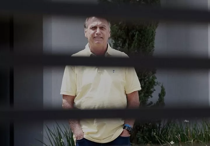 El allanamiento se dio en medio de una investigación sobre el arsenal registrado a nombre de Jair Bolsonaro, que puede influir en el beneficio de prisión domiciliaria que tiene actualmente.
