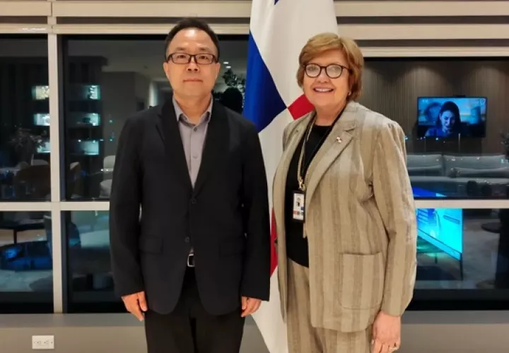 Zhang Xiangyan es un diplomático de carrera con amplia experiencia en América Latina y África. Antes de ser designado en Panamá, se desempeñó como embajador de China en El Salvador. 