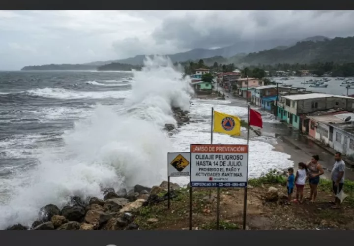 Sinaproc pidió a bañistas, pescadores artesanales y operadores de embarcaciones pequeñas mantenerse vigilantes y evitar entrar al mar si las condiciones empeoran.