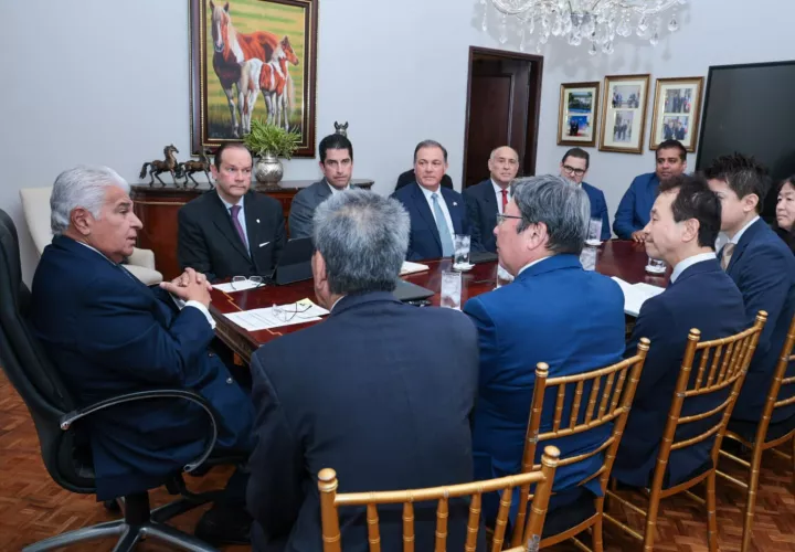 Mulino planteó el interés de Panamá en fortalecer la cooperación técnica con las grandes navieras japonesas y la Universidad Marítima Internacional de Panamá (UMIP). 