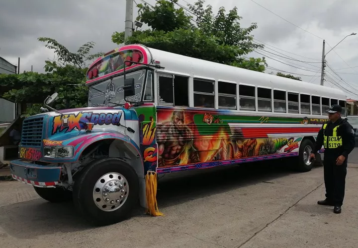 La medida también será aplicada dentro de todas las rutas internas afiliadas a Sicamoch, por lo que dentro de los autobuses se deberá colocar un letrero con el número de teléfono habilitado para las denuncias. Foto. Eric Montenegro