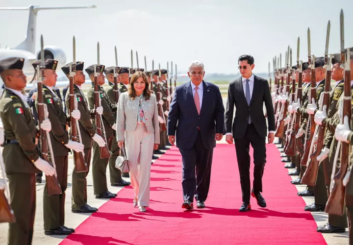 El presidente Mulino llegó a México acompañado de la primera dama, Maricel Cohen de Mulino