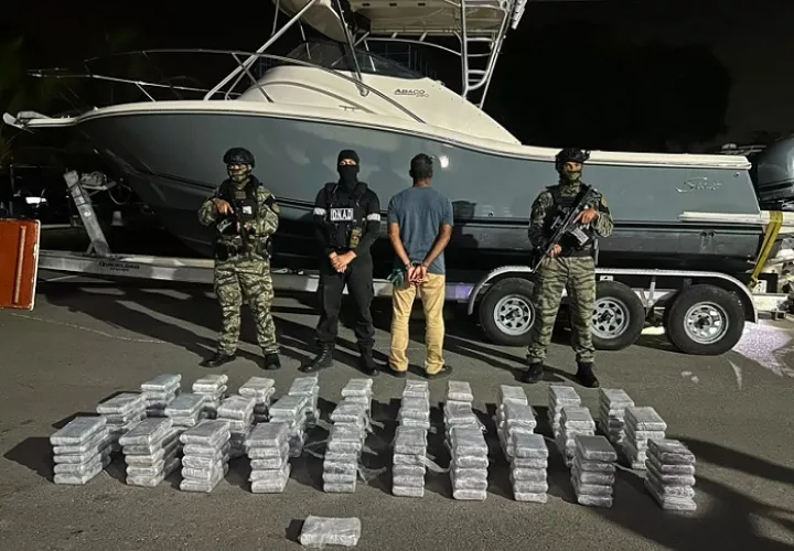 El detenido fue puesto a órdenes de la Fiscalía junto con los indicios.  / Foto: PN
