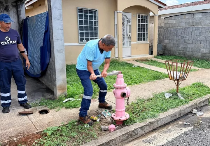 Las inspecciones permiten planificar las inversiones donde realmente se necesitan, priorizar las reposiciones y trabajar junto al Cuerpo de Bomberos para que la red de hidrantes responda de manera oportuna cuando se presente una emergencia. Foto. Eric Montenegro