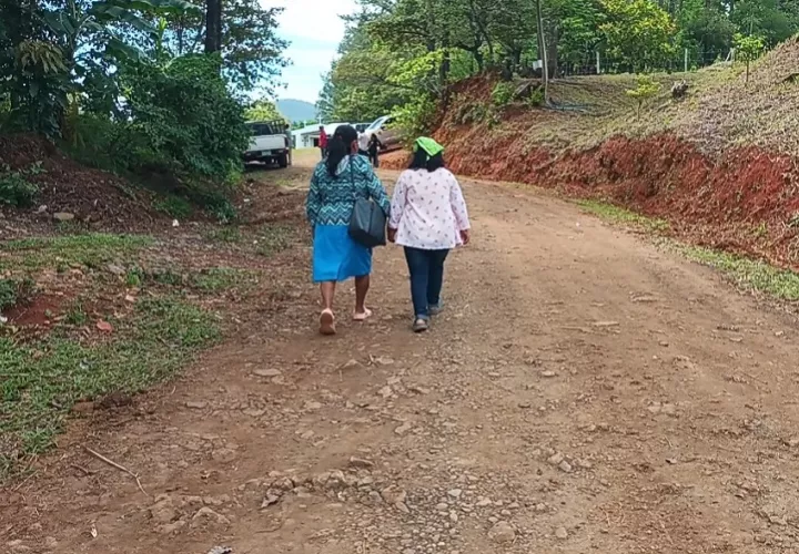 Los moradores también solicitaron la construcción de puentes sobre quebradas peligrosas para evitar que los estudiantes queden incomunicados durante la temporada lluviosa. Foto. Melquíades Vásquez