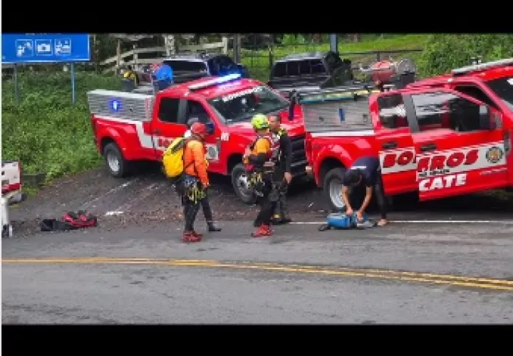 Tras una intensa búsqueda, la niña fue localizada flotando y trasladada de urgencia al Minsa-Capsi de Volcán. Sin embargo, los médicos confirmaron que ingresó sin signos vitales.