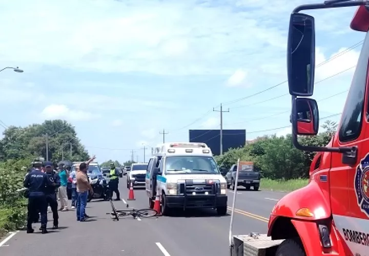 El ciclista murió en la escena del accidente. 
