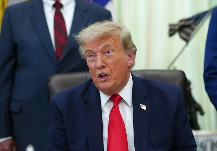 "Vamos a golpearlos con mucha fuerza porque ahora es nuestro turno declaró el presidente Donald Trump. Foto. EFE