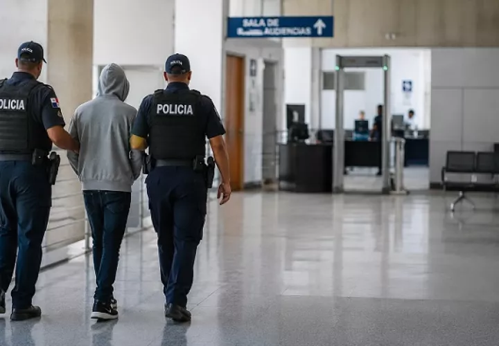 El adolescente permanecerá bajo detención provisional mientras avanzan las investigaciones.  /  Imagen IA: Eric Montenegro