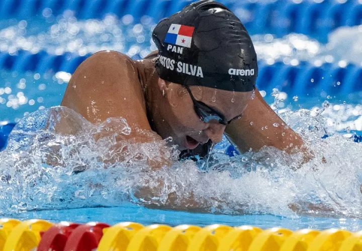 La nadadora panameña Emily Santos durante su participación en la Final de los 200 metros pecho. Foto: COP