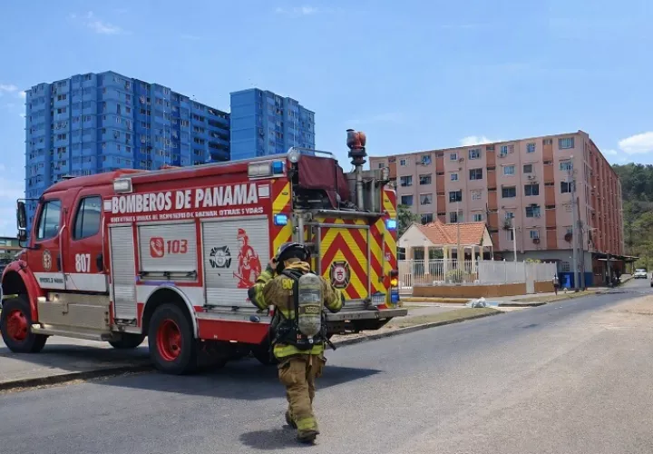 Los residentes no permitieron el ingreso de los bomberos al edificio. /  Imagen ilustrativa generada con IA