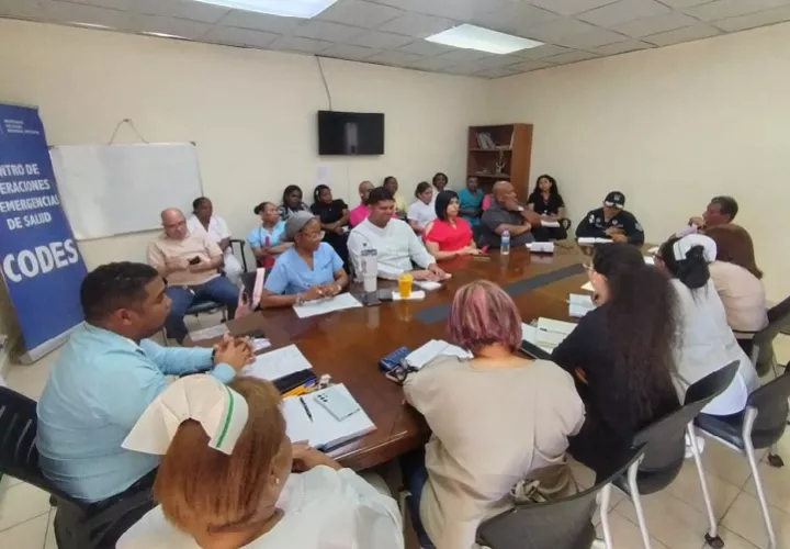 Recientemente, el director regional del MINSA inspeccionó las condiciones de la cocina y del área médica del penal de Colón, emitiendo recomendaciones técnicas para adecuar las actuales estructuras. Foto. Cortesía
