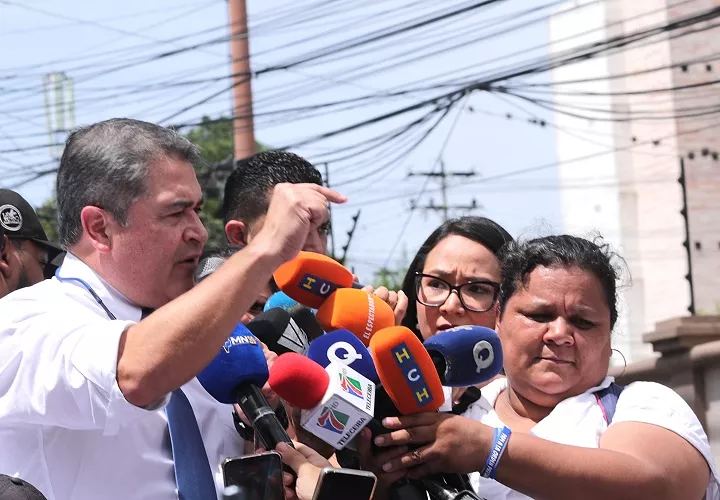 La Fiscalía acusa a Juan Orland Hernández, de 57 años, de fraude y lavado de dinero en un caso abierto en 2023, relacionado con el presunto desvío de unos 10,8 millones de dólares hacia dos fundaciones entre 2010 y 2013, cuando el exmandatario presidía el Parlamento. Foto. EFE