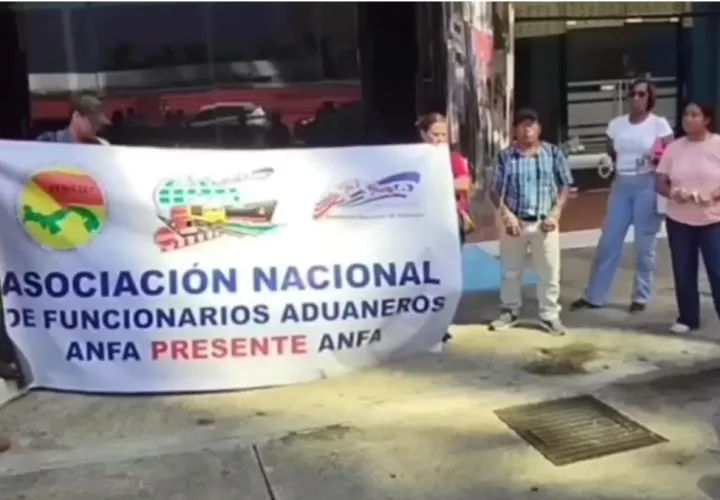 El dirigente sindical de Aduanas sostuvo que el Gobierno quiere que los funcionarios jubilados abandonen sus puestos sin recibir ninguna compensación, pese a los años de servicio prestados.