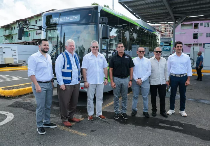 El ministro Juan Carlos Orillac también reconoció la labor de los más de 5 mil trabajadores de MiBus y aseguró que el Gobierno Nacional continuará respaldando el proceso de modernización del transporte público.