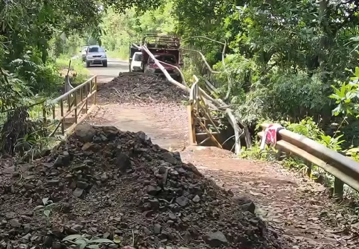 Esta estructura no solo conecta a diversas poblaciones de Azuero, sino que representa una vía indispensable para sacar cosechas, movilizarse y sostener la actividad económica de la región. Foto. Thays Domínguez