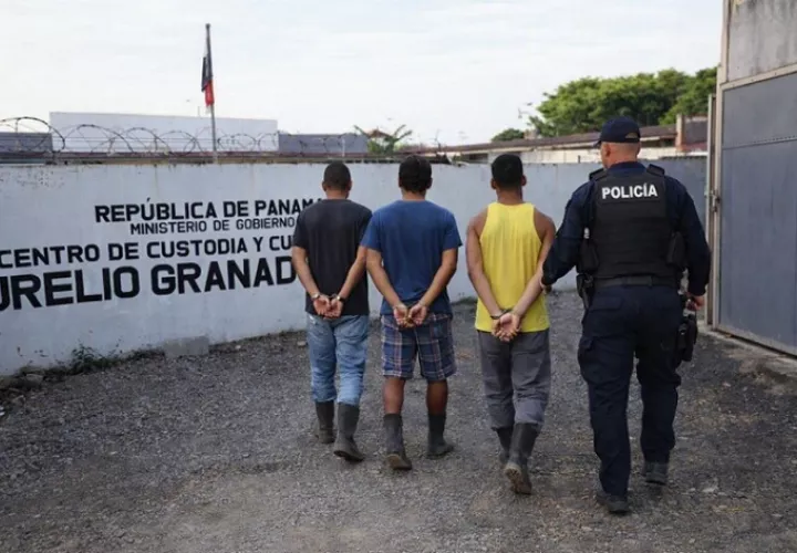 Los menores ahora están tras las rejas en el Centro de Custodia y Cumplimiento de Menores de David.  /  Imagen ilustrativa generada con IA