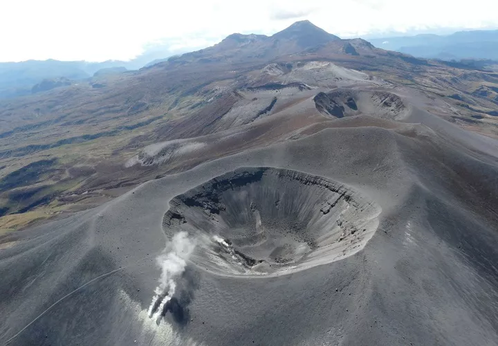 El Servicio Geológico descartó sin embargo que la emisión de ceniza del volcán Puracé tenga relación directa con el terremoto, cuyo epicentro fue en el departamento del Chocó. Foto. EFE