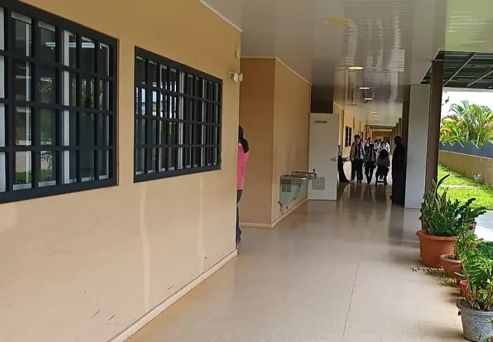 Tras el sismo, las autoridades del centro educativo realizaron un recorrido de inspección por las instalaciones y detectaron afectaciones estructurales. Foto. Melquíades Vásquez