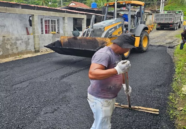 Los residentes de Portobelo destacaron las obras realizadas y llamaron a cuidar las vías recuperadas tras más de cinco años de deterioro. Foto. Cortesía