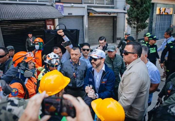 El mandatario Abelardo de la Espriella consultó al alcalde cuáles eran las principales necesidades de la ciudad, mientras que Mauricio Salazar le informó sobre la llegada de rescatistas. @ABDELAESPRIELLA