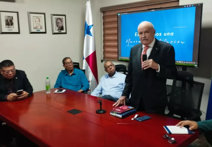 Durante un encuentro con miembros del colectivo, el profesor Miguel Antonio Bernal afirmó que el proceso avanza y que la meta es que Panamá tenga una nueva Constitución antes de 2029.