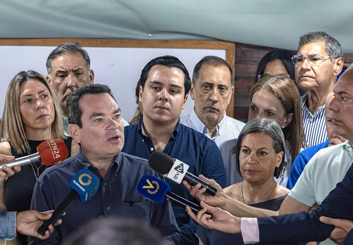 El grupo opositor venezolano Unión y Cambio exigió que el tema electoral sea "el primer punto de discusión" en los próximos encuentros del diálogo entre el chavismo y la oposición, cuyo primer ciclo finalizó el miércoles con acuerdos centrados en justicia. Foto. EFE