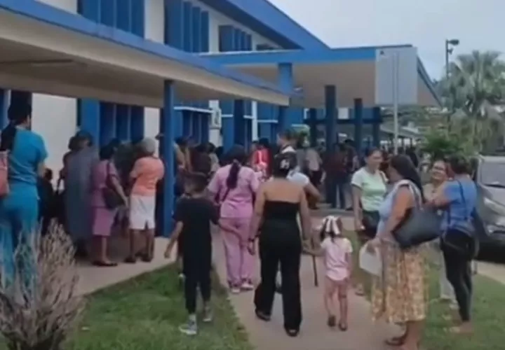 La atención de salud y la administrativa tuvo que ser suspendida.  /  Captura de video
