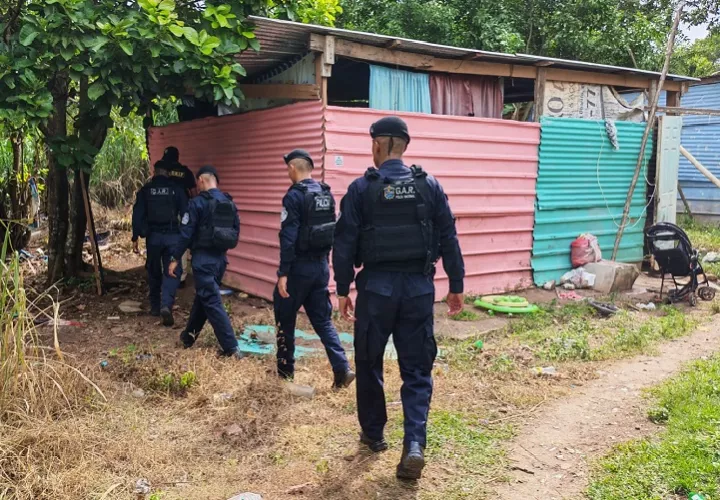 La subcomisionada Yadira Gantes, jefa de la décima zona de policía de la región, informó que la institución elabora un plan de redistribución de personal para optimizar la vigilancia en los puntos más críticos del distrito. Foto. Eric Montenegro