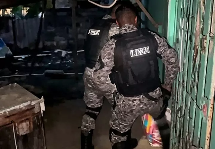 La policía realizó un extenso operativo mediante el cual ubicaron al sospechoso.  /  Imagen: Diómedes Sánchez