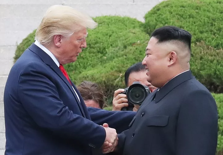 Donald Trump se reunió en tres ocasiones con Kim durante su primer mandato (2017-2021), para intentar alcanzar un acuerdo que condujera a la desnuclearización de la península coreana. Foto. Archivo