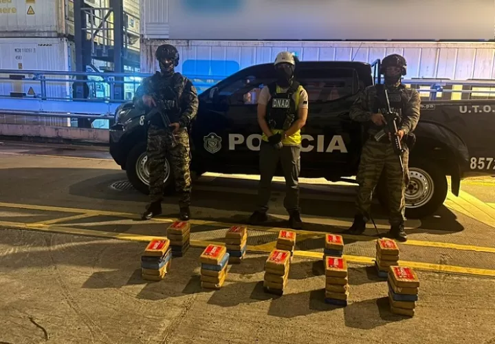 La droga estaba oculta en el interior de un contenedor ubicado en el Puerto de Atlántico.  / Foto: PN
