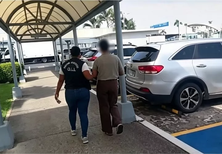 La detenida fue puesta a órdenes de las autoridades competentes para continuar con el proceso judicial.  /  Imagen: PN
