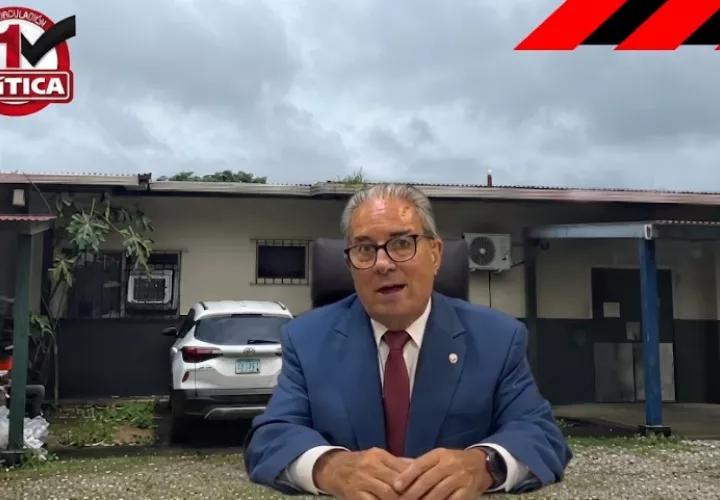 El ministro Fernando Boyd Galindo advirtió de posible cierre del centro de Salud de Escobal. 