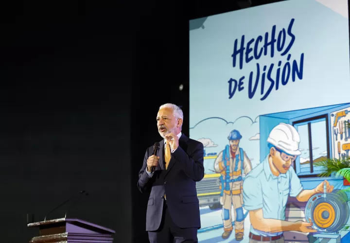 El administrador del Canal de Panamá, Ricaurte Vásquez, habla durante su despedida del cargo tras siete años donde insistió en la defensa de la institucionalidad de la vía como eje clave para su permanencia en el tiempo,
